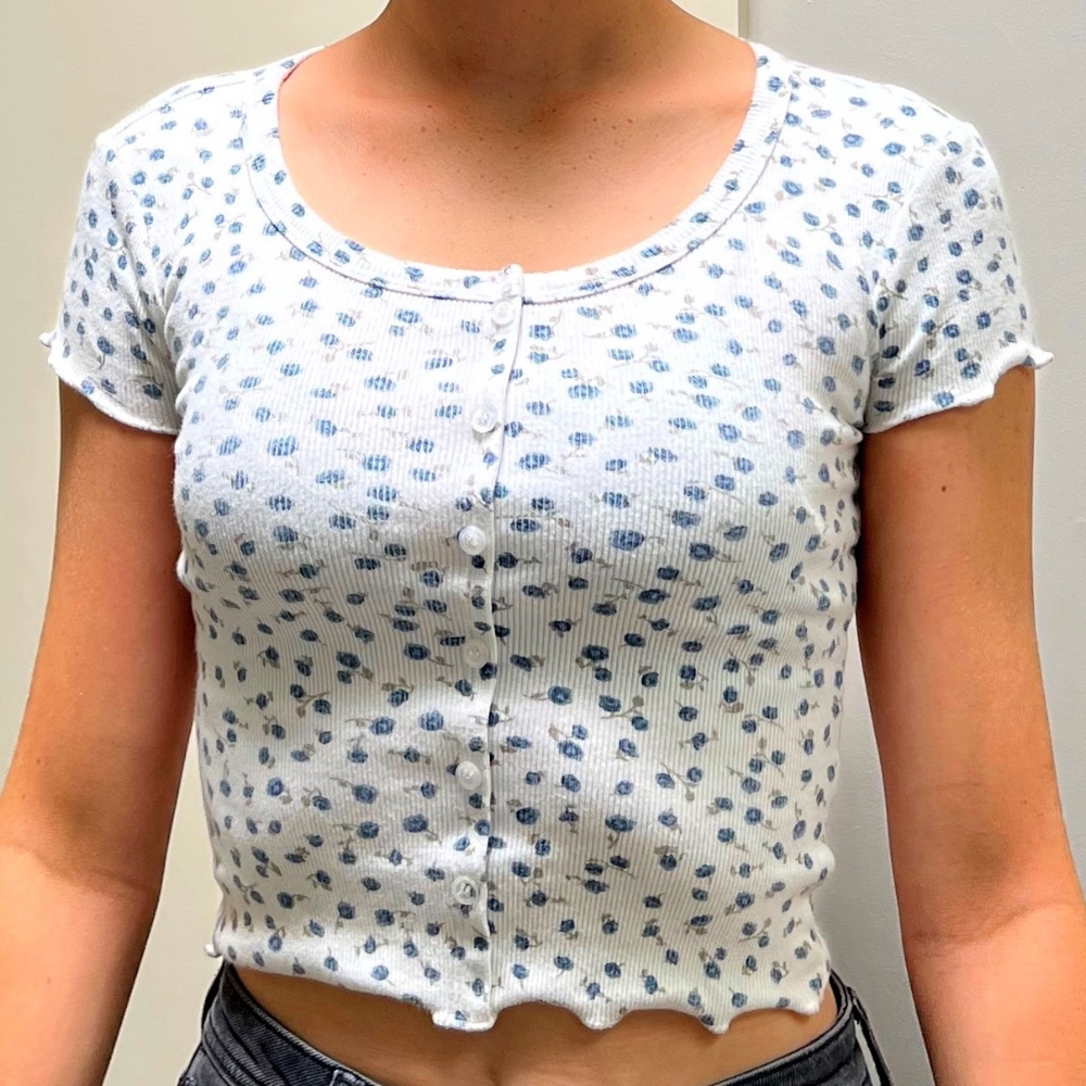floral cropped button-down tee
